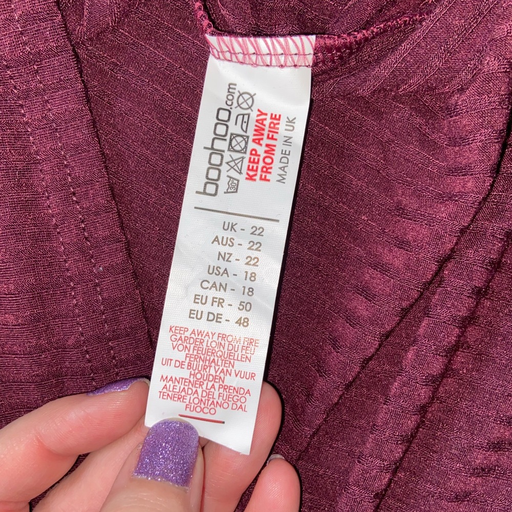 Boohoo Bundle: black ribbed v-neck bodysuit + plum colored lattice hem shirt - Picture 11 of 12